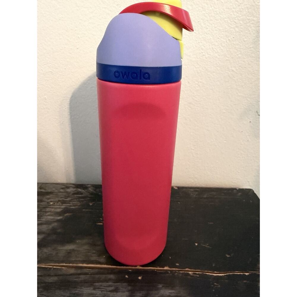 Owala FreeSip Stainless Steel 24oz Water Bottle Poolside Punch
